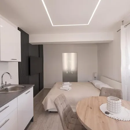 Apartmentszelic Daire